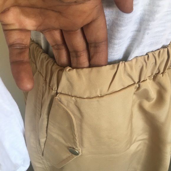 Adorable Dolls Kill Emory Park khaki colored cargo skirt w/back split - Picture 5 of 16